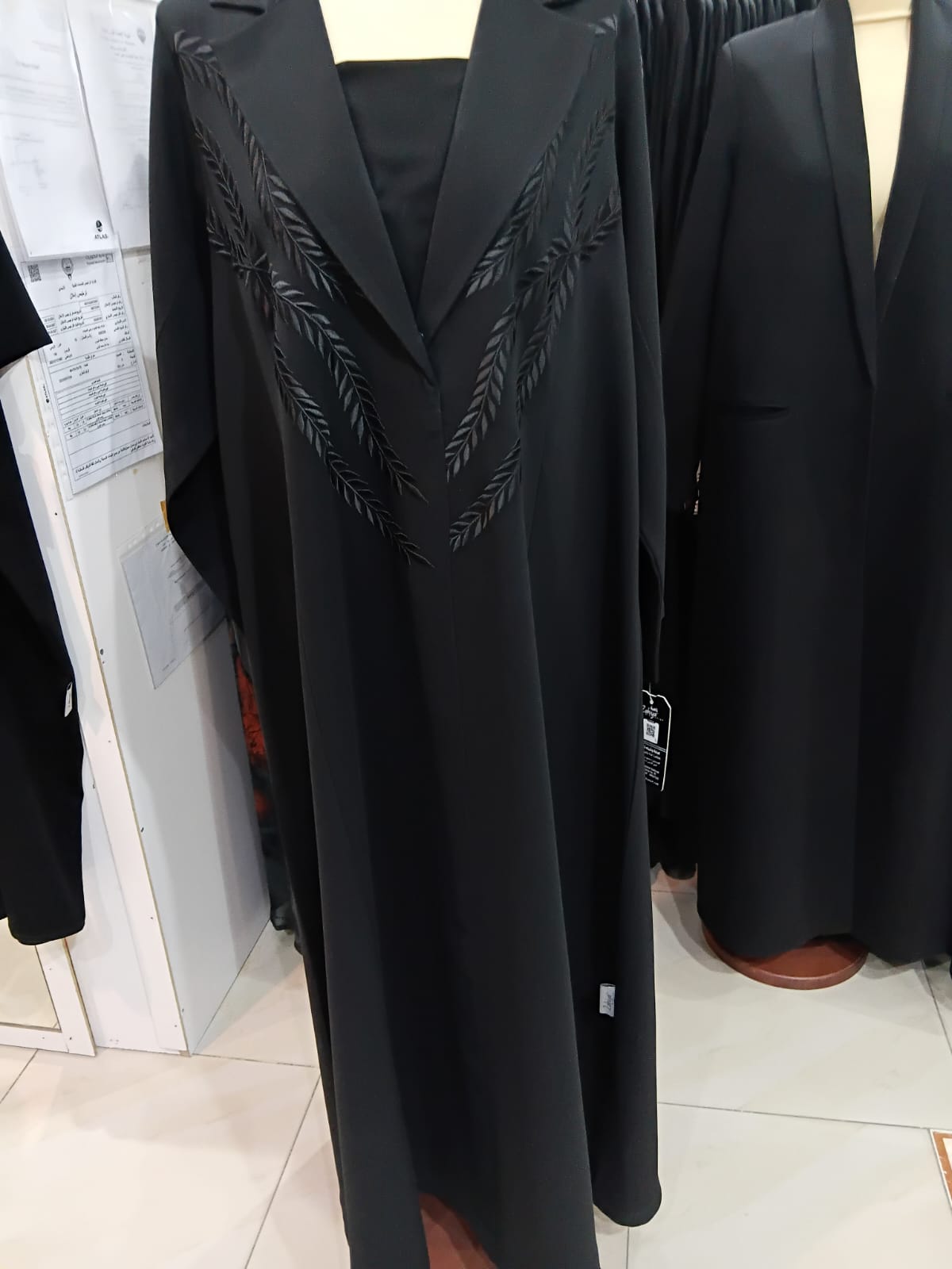 فخامة البليزر الكويتي — تصميم يجمع بين الهيبة والأنوقة الرسمية . SKU-005